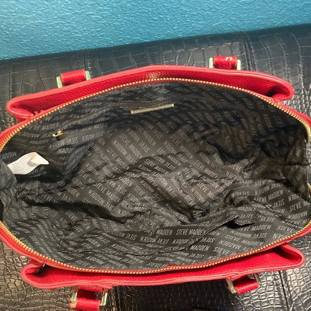 Steve Madden no visible